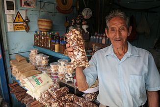Archivo:Brazil Nut salesman - Pto Maldonado