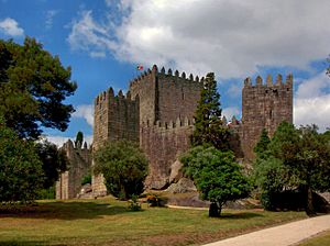 Archivo:Castelo de Guimarães Castelo da Fundação edited