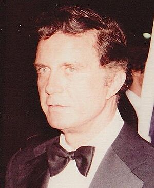 Archivo:Cliff Robertson (november 1981) cropped