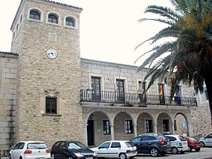 Archivo:Coria - Plaza de San Pedro, Ayuntamiento Nuevo