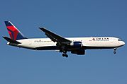 Archivo:Delta Airline Boeing 767-300 N180DN