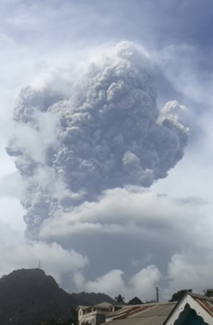 Archivo:Deuxième explosion de la Soufrière à Saint-Vincent