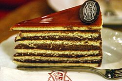Archivo:Dobos cake (Gerbeaud Confectionery Budapest Hungary)