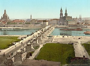 Archivo:Dresden Augustusbrücke Altstadt 1900