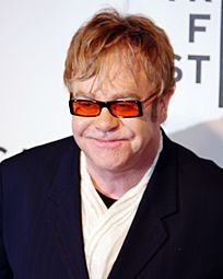 Archivo:Elton John 2011 Shankbone