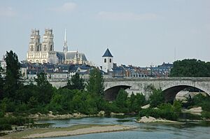Archivo:France Orleans Cathedrale Pont Georges V 01