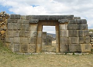 Archivo:Huánuco Pampa Archaeological site - doorway
