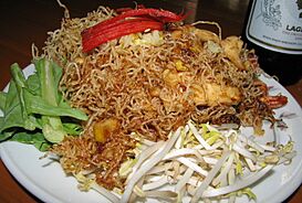 Mee krob (หมี่กรอบ).jpg