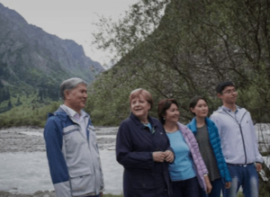 Archivo:Merkel - first visit to Central Asia and Kyrgyzstan