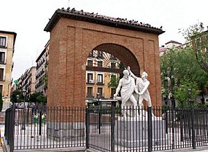 Archivo:Monumento a Daoiz y Velarde