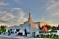Archivo:Mormon Temple Edmonton Alberta Canada 01