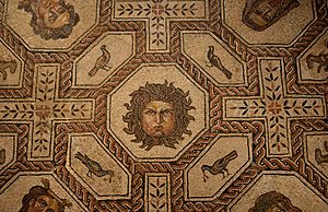 Archivo:Mosaic of Medusa and the seasons, 4th cent., National Archeological Museum, Madrid (3) (29361075775)
