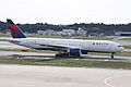 N703DN Boeing 777 DELTA (7570249474)