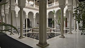 Archivo:Palacio de Mañara (Sevilla). Patio