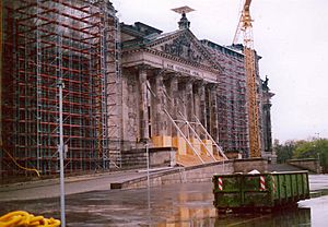 Archivo:Reichstag-berlin-im-umbau