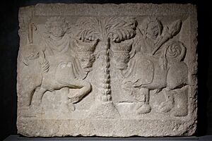 Archivo:Relief Apollo Artemis Louvre AO4877 n01