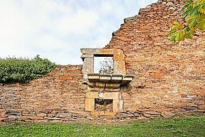 Archivo:Restos del palacio del Vizconde de Quintanilla Florez en Cobrana