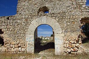 Archivo:Ruinas-del-monasterio-jesuita-de-jesus-del-monte-loranca-de-tajuna-guadalajara-79376-xl