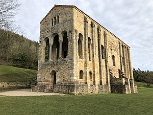 Archivo:Santa María del Naranco - Oviedo