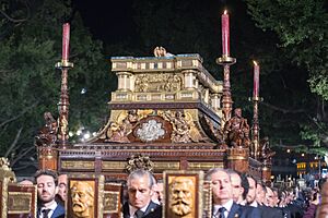 Archivo:Sepulcro Trono