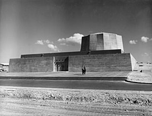 Archivo:Soreq Nuclear Research Exterior