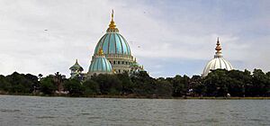 Archivo:TOVP - The Temple of Vedic Planatarium, Sreedham Mayapur, Nadia, West Bengal