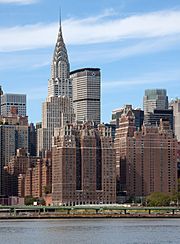 Archivo:Tudor City and the Chrysler Building from the East River