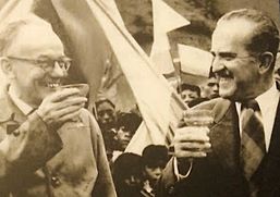 Archivo:Valencia y el presidente Lleras, en un almuerzo ofrecido por éste al presidente en Cauca, 1961