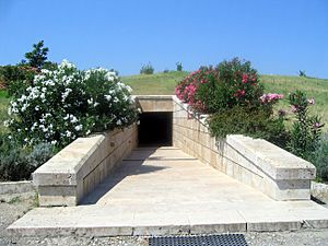 Archivo:Vergina Tombs Entrance