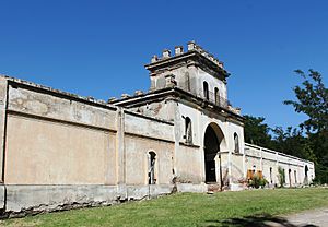 Archivo:Viejo Castillo La Toma
