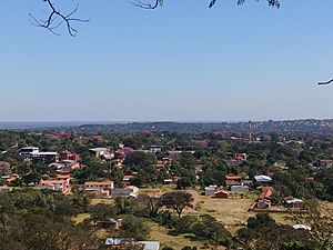 Archivo:Vista de la perfieria de la ciudad, desde la cima del cerro Ñemby