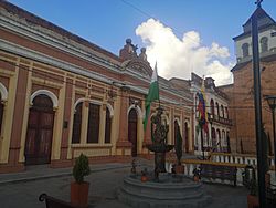 Yolombó - palacio municipal 2.jpg