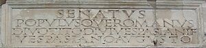 Archivo:Arch.of.Titus-Inscription