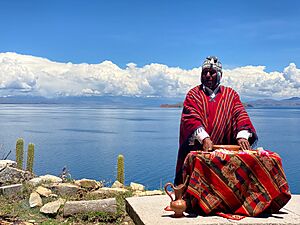 Archivo:Aymara man and Lake Titicaca