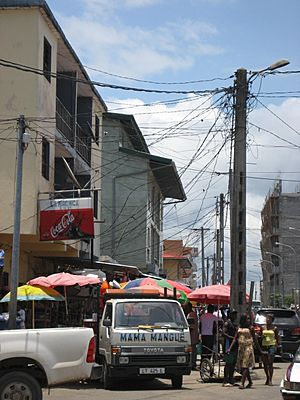 Archivo:Bata street market - panoramio