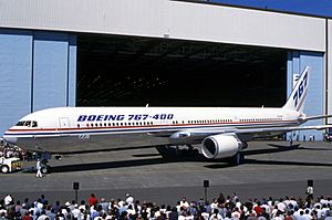 Archivo:Boeing 767-400ER Rollout Proctor