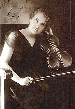 Celia Torrá, violinista y directora de orquesta.jpg