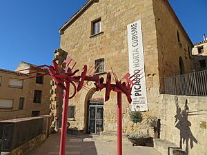 Archivo:Centro Picasso, museo de arte en Horta de Sant Joan, Tarragona