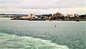 Archivo:Colón. Vista desde el mar