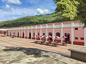 Archivo:Estación del Ferrocarril Cisneros