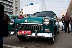 Archivo:GAZ-21 (2nd series) "Volga" in Lugansk, Ukraine