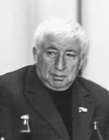 Gamzatov 1989 (cropped).jpg