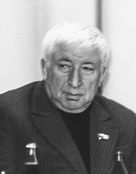 Gamzatov 1989 (cropped)