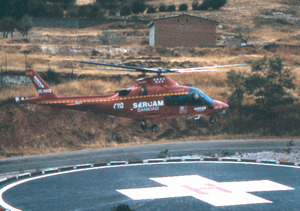 Archivo:Helicóptero del SERCAM aterrizando en Brea de Tajo