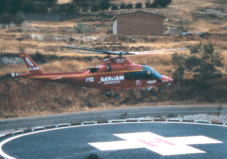 Helicóptero del SERCAM aterrizando en Brea de Tajo