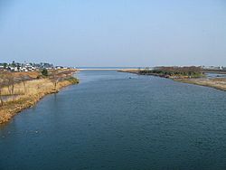 Archivo:Hino River near Yonago, Tottori, Japan