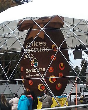 Archivo:Huevo de chocolate en Bariloche (Argentina)