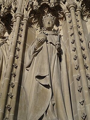 Archivo:Interior of Canterbury Cathedral JC 13