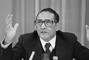 Archivo:José Napoleón Duarte 1987b
