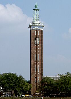 Archivo:Messeturm der Rheinhallen Köln